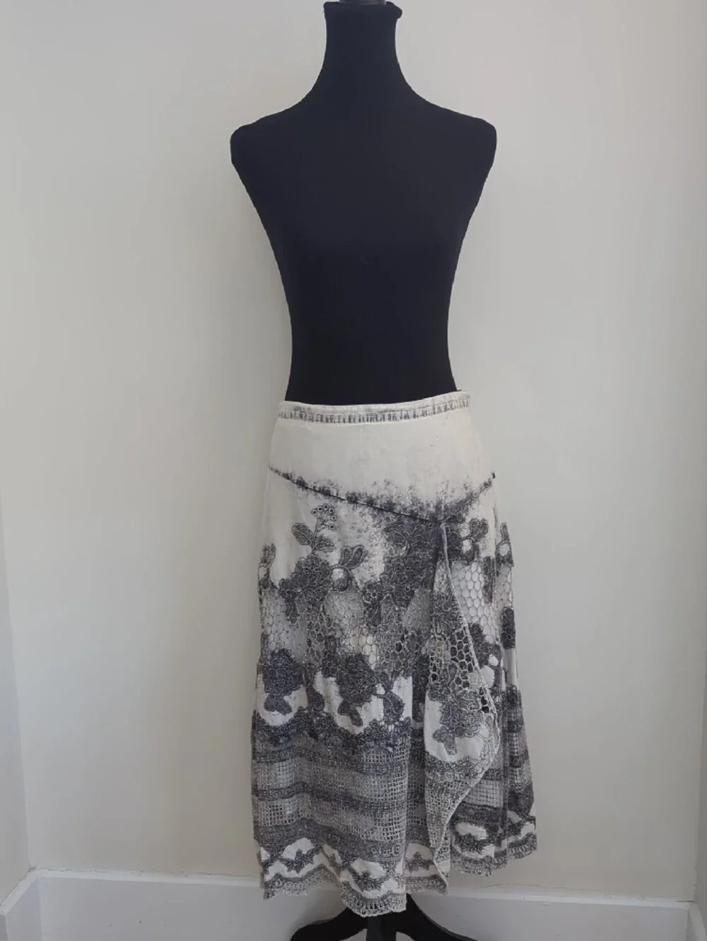 Soft Surroundings Faux Wrap Cream & Grey Wash Print & Lace Overlay Midi Skirt - Picture 3 of 9